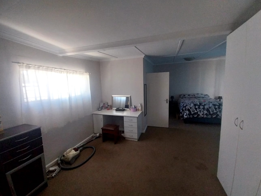 4 Bedroom Property for Sale in Rouxpark Western Cape